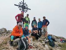 Die Gruppe am Gipfel; Nicht auf dem Bild: Der Fotograf und Tourenbegleiter Patrick Doppler